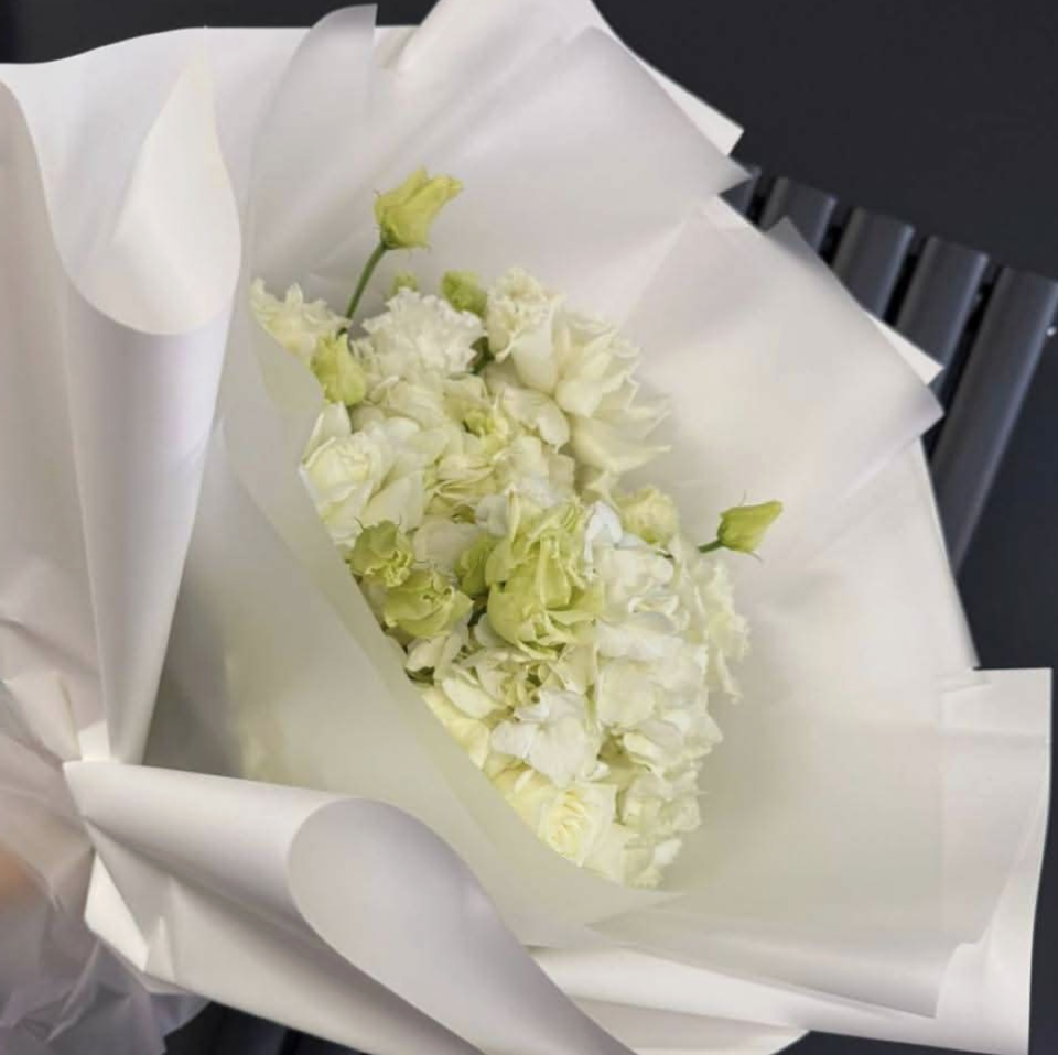 Pure elegance bouquet (roses, hydrangeas)