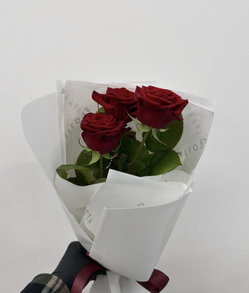 Crimson love ( 3 stems of red roses )