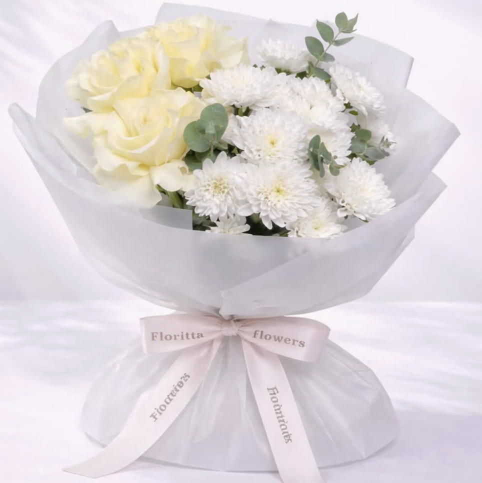 Creamy bloom charm ( french roses, eucalyptus, chrysanthemum )