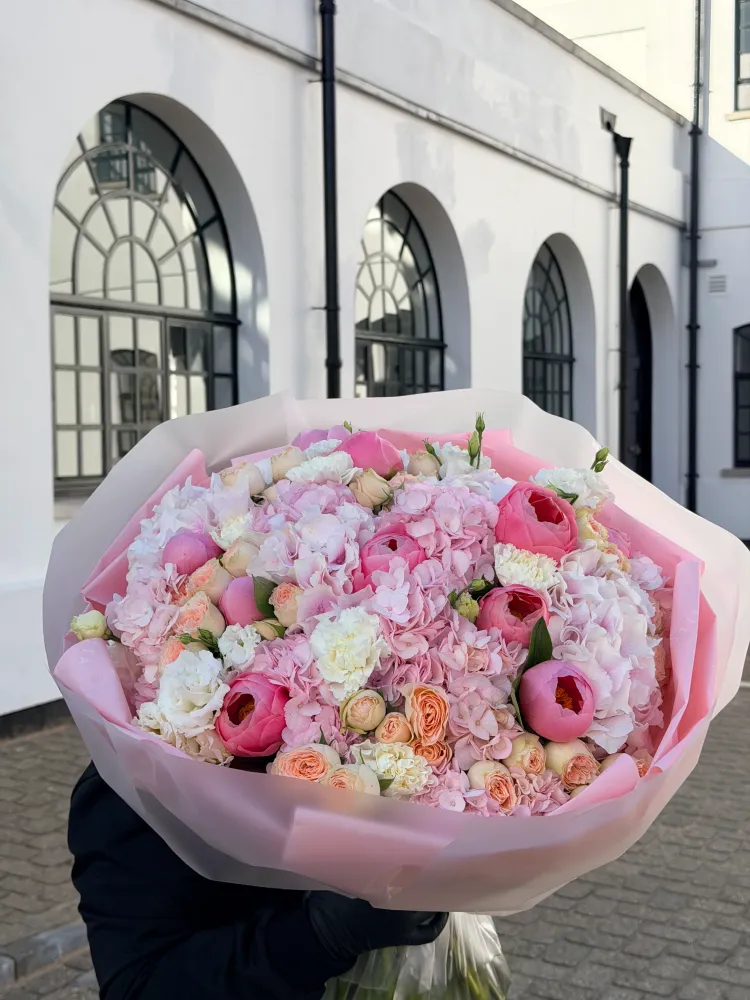 Pink champagne bloom (hydrangeas, spray roses & peonies)