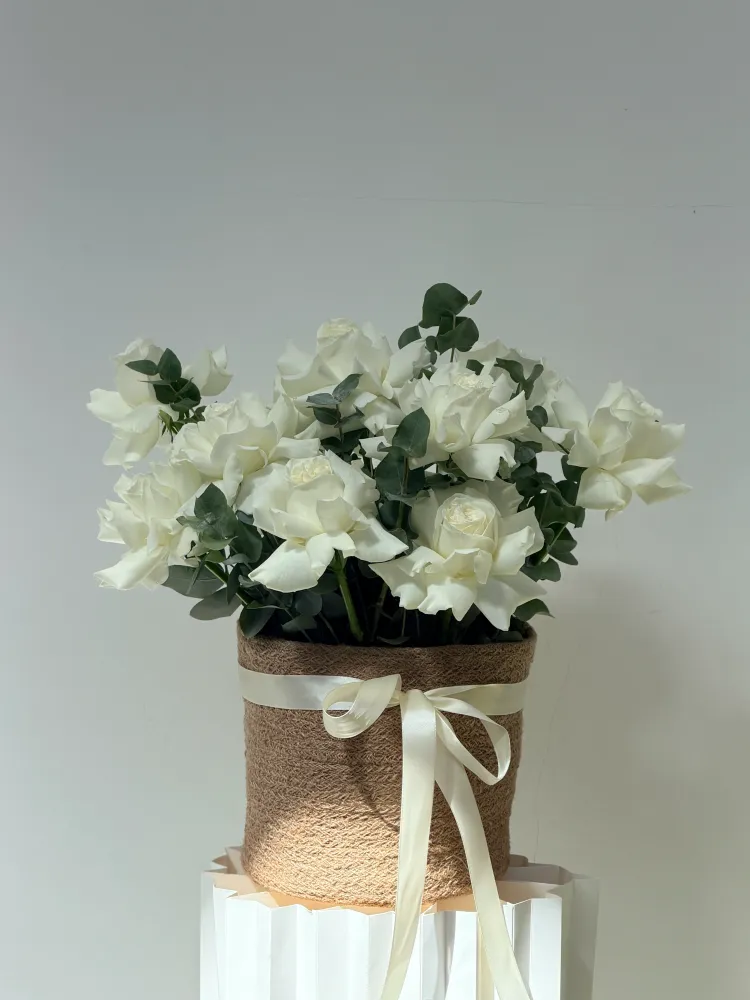 English countryside (white rose, eucalyptus)