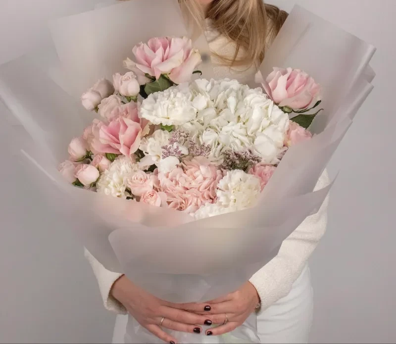 Creamy bouquet with delicate blooms