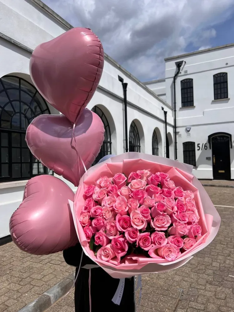 Pink love letter set (50 pink roses & 3 heart balloons)