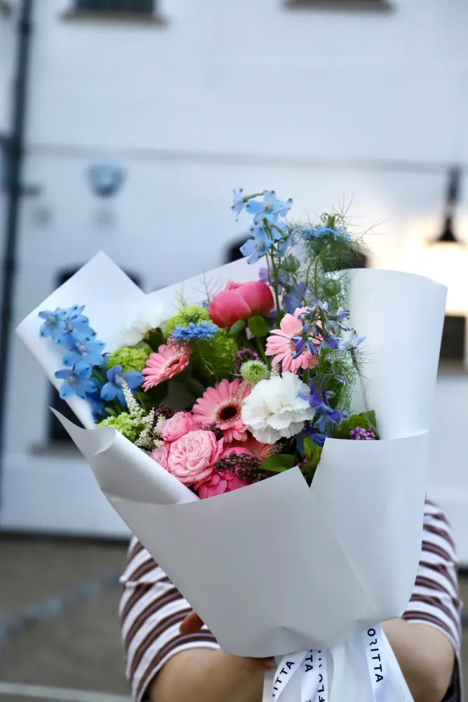 Pink & periwinkle posy