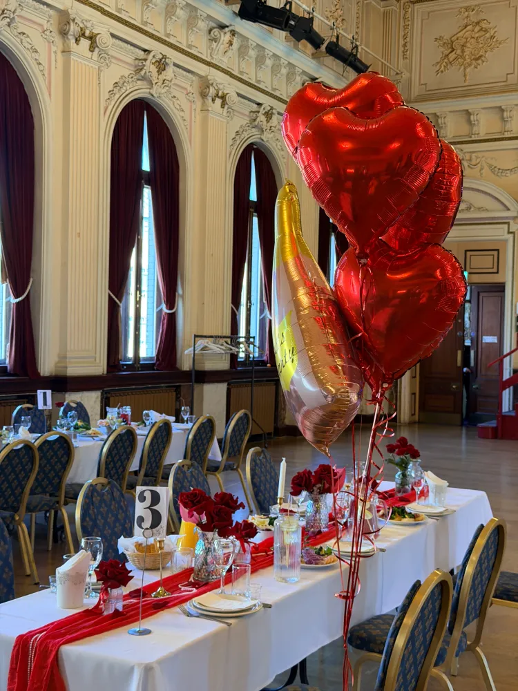 Ruby ballroom celebration (vases are not included)
