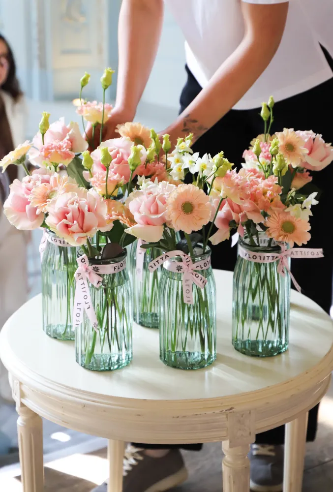 Peach romance event suite (mantelpiece arrangement, 6 floral vases, 15 mini bouquets and 1 floral basket)