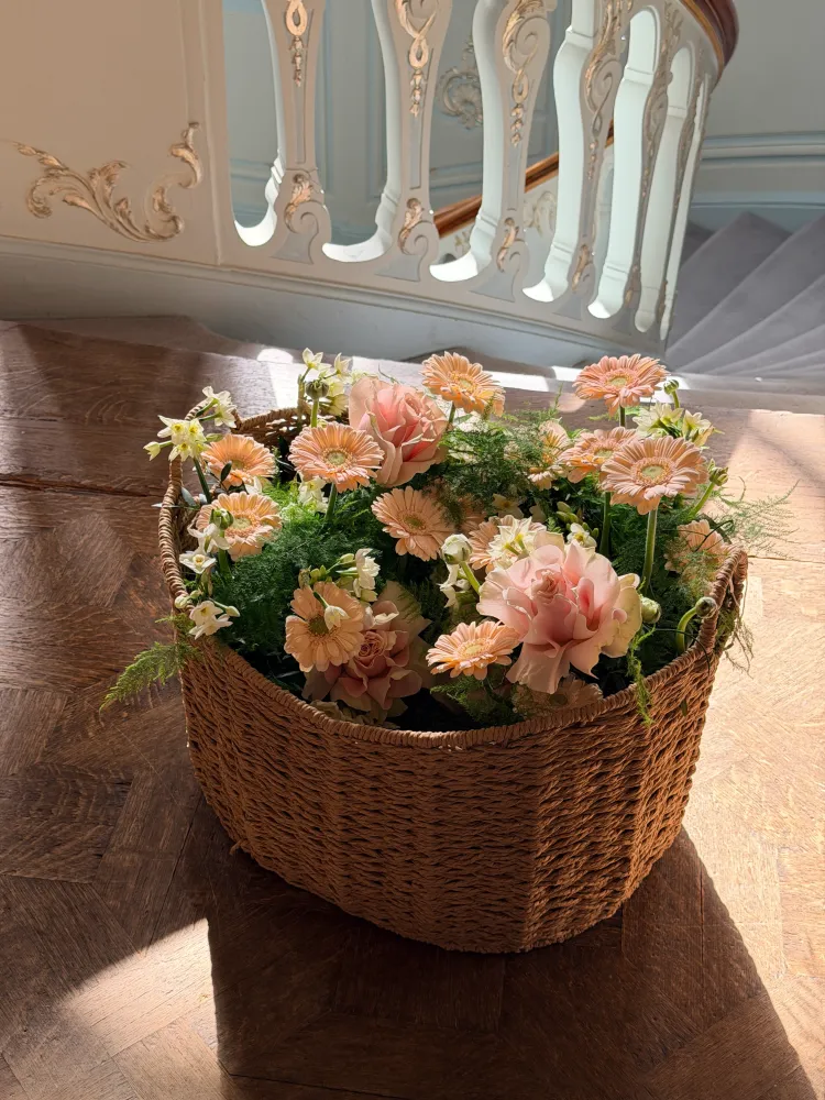 Peach romance event suite (mantelpiece arrangement, 6 floral vases, 15 mini bouquets and 1 floral basket)