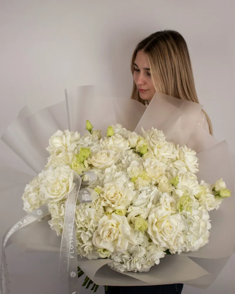 Whispers of love (hydrangeas, roses & eustomas)