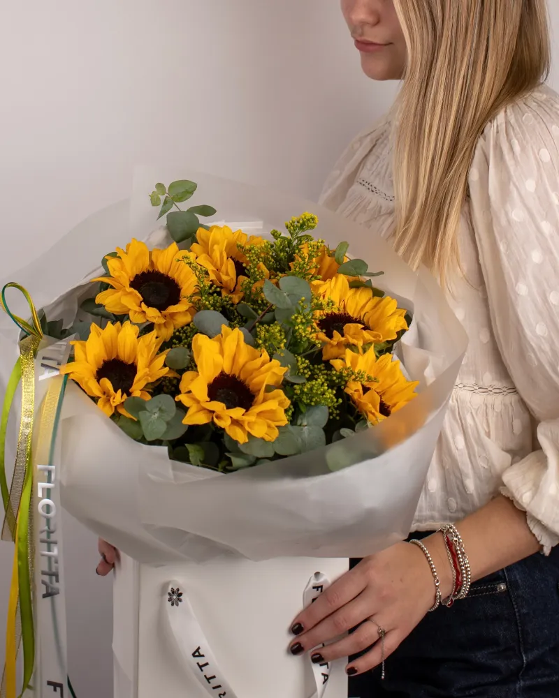Golden sunflower bouquet