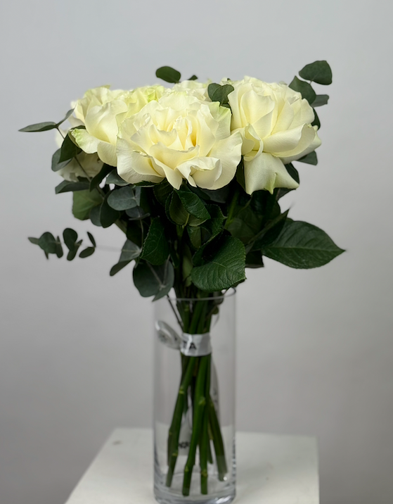 8 white roses